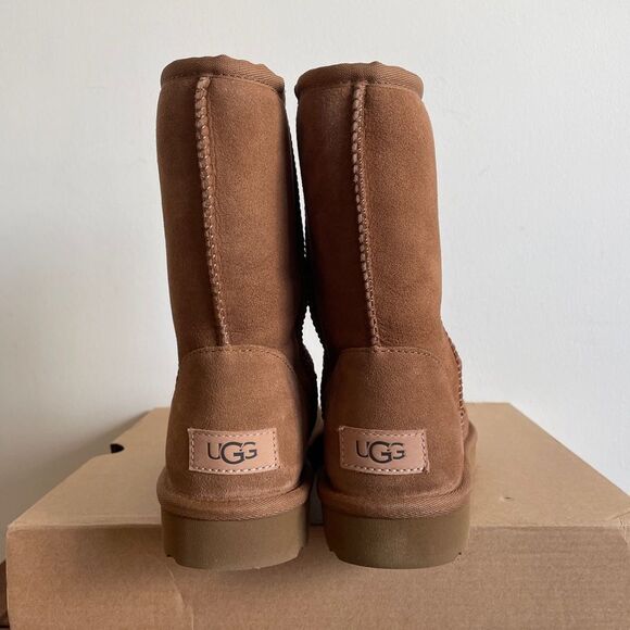 UGG Classic Short II Boots Chestnut Women Size 6 - Picture 9 of 12